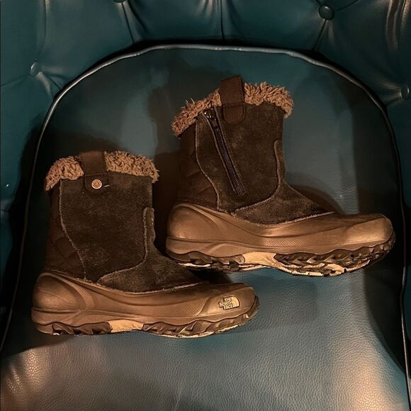 The North Face Winter Boots - Picture 3 of 10